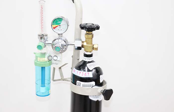 酸素ボンベ